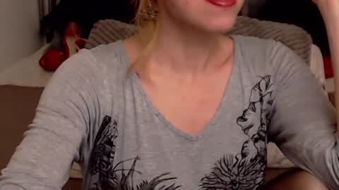 Snapshot of aylynrichard chatting on 01.04.25 aylynrichard online show from 01.04.25