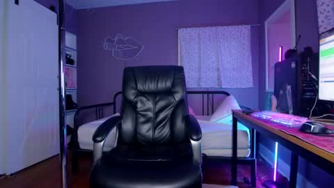 Snapshot of aynmarie chatting on 02.13.25 mia rand online show from 02.13.25