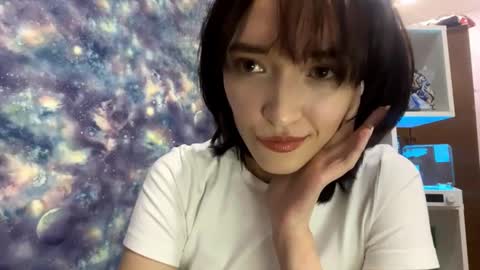 Snapshot of azaleegansen chatting on 10.28.25 Minro online show from 10.28.25