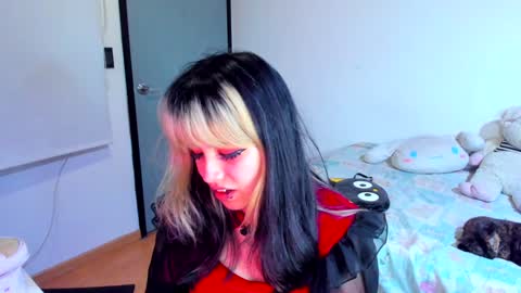Azu Moure online show from 12.30.24