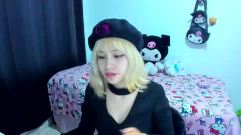 Snapshot of azu_moure chatting on 10.26.25 Azu Moure online show from 10.26.25