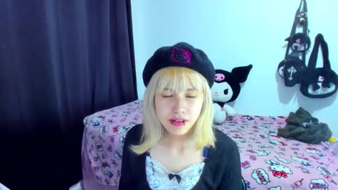 Azu Moure online show from 11.22.25