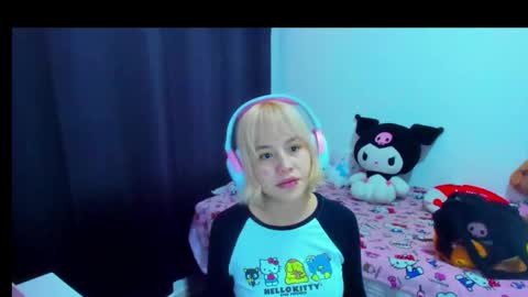 Azu Moure online show from 02.22.26