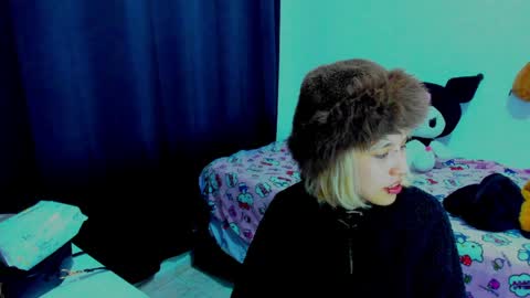 Azu Moure online show from 03.27.26