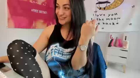 Azucena R online show from 10.15.25