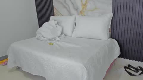  HONEY AZUL   online show from 10.08.25