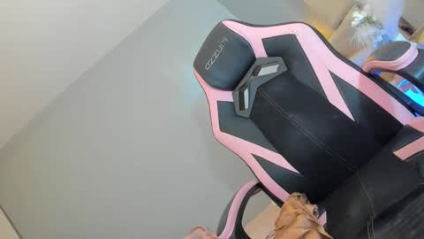 Snapshot of azumifox19 chatting on 01.03.25 Nikka online show from 01.03.25