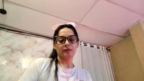 Snapshot of azura_lion chatting on 04.30.26 azura lion online show from 04.30.26