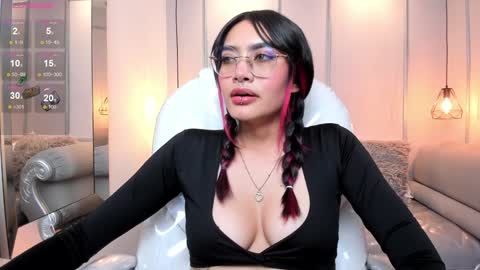 Azura online show from 12.11.24