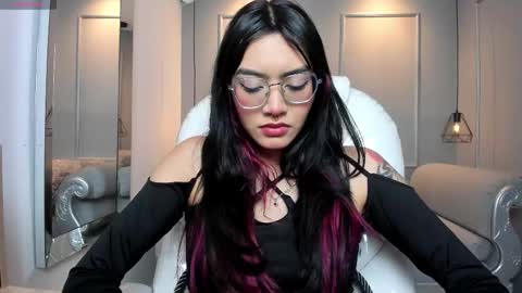 Azura online show from 01.05.26