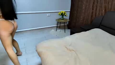 Snapshot of babe_catherine chatting on 02.23.25 babe Sara3 online show from 02.23.25