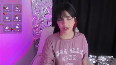 Snapshot of babeblair chatting on 09.21.25 Queen B online show from 09.21.25