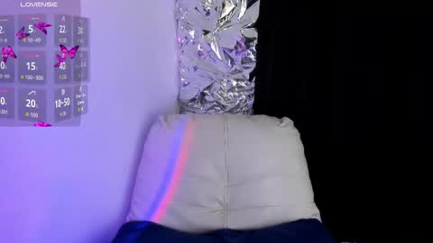 Snapshot of babeblair chatting on 10.23.25 Queen B online show from 10.23.25