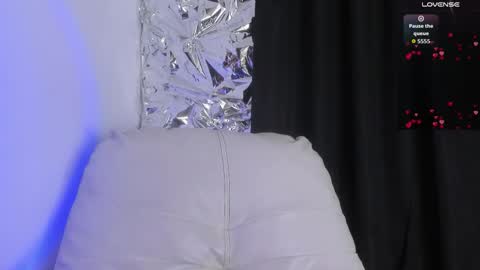 Snapshot of babeblair chatting on 10.25.25 Queen B online show from 10.25.25