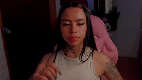 Snapshot of babee_04 chatting on 09.10.25 babee online show from 09.10.25