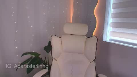 Snapshot of babepeach chatting on 10.23.25 adara sterling online show from 10.23.25