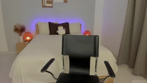 Snapshot of babesexy19_ chatting on 04.25.26 itzell online show from 04.25.26