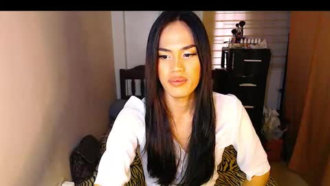 Snapshot of baby_fu chatting on 10.25.25 Nathalia online show from 10.25.25