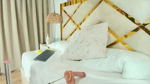 baby_scarleth_ online show from 12.17.25