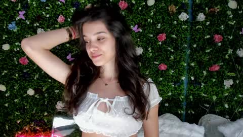 Snapshot of babyaylin chatting on 09.19.25 Aylin online show from 09.19.25