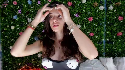 Snapshot of babyaylin chatting on 09.24.25 Aylin online show from 09.24.25