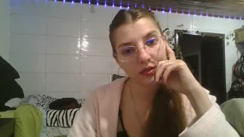 Snapshot of babydemon6 chatting on 09.26.25 babydemon6 online show from 09.26.25