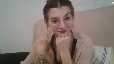 Snapshot of babydemon6 chatting on 09.30.25 babydemon6 online show from 09.30.25