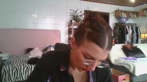 Snapshot of babydemon6 chatting on 10.01.25 babydemon6 online show from 10.01.25