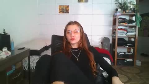 Snapshot of babydemon6 chatting on 10.12.25 babydemon6 online show from 10.12.25