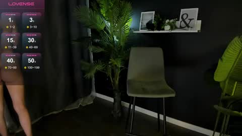 Snapshot of babyyli chatting on 12.14.24 Chloe online show from 12.14.24