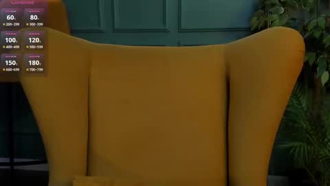Snapshot of babyyli chatting on 12.15.24 Chloe online show from 12.15.24