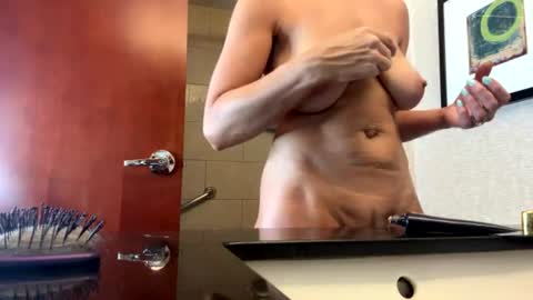 Snapshot of badboyson65 chatting on 07.12.26 HotWifeFun32 online show from 07.12.26