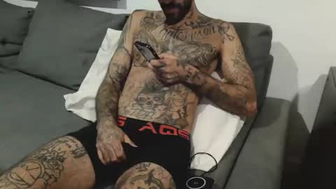 Snapshot of badcouple_ chatting on 09.29.25 BadCouple online show from 09.29.25