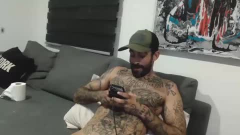 Snapshot of badcouple_ chatting on 10.08.25 BadCouple online show from 10.08.25