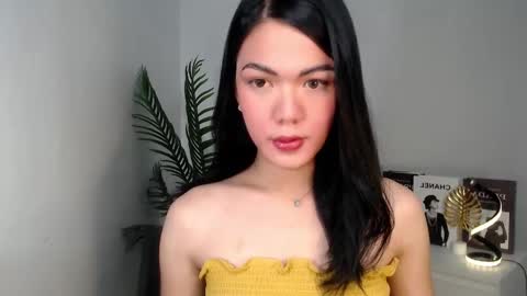 Hello  im your lovely Cheska online show from 01.25.25