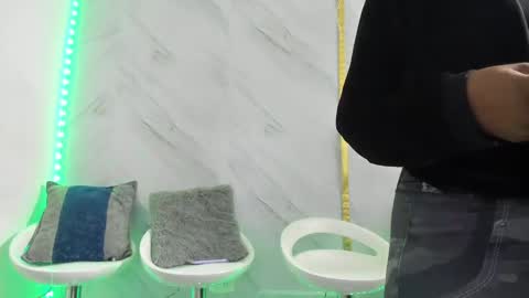 Snapshot of badgirls_000 chatting on 01.28.25 candy and dayan online show from 01.28.25