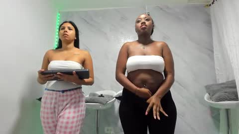 Snapshot of badgirls_000 chatting on 01.29.25 candy and dayan online show from 01.29.25