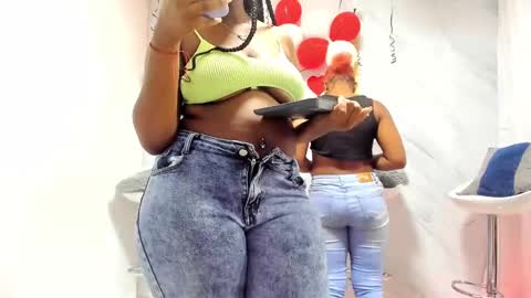 Snapshot of badgirls_000 chatting on 02.20.25 candy and dayan online show from 02.20.25