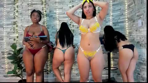 Snapshot of badgirls_000 chatting on 10.18.25 candy and dayan online show from 10.18.25