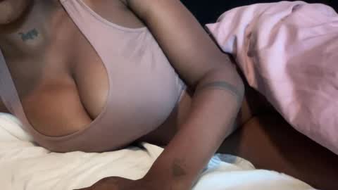 badgurldnay online show from 10.08.25