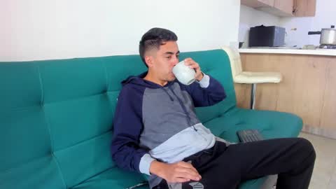 Juan Help us reach 100 likes online show from 09.27.25