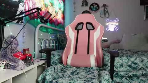 Bae Bae Blue online show from 10.13.25