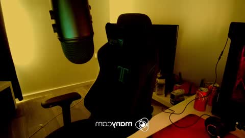 Snapshot of baftez chatting on 02.24.25 Baffels online show from 02.24.25