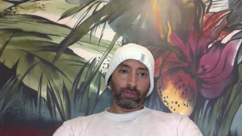 Snapshot of bakkis chatting on 09.28.25 bakkis online show from 09.28.25