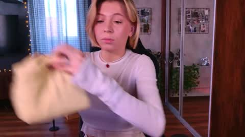 Snapshot of balerinacappuccino_ chatting on 02.21.26 Elly online show from 02.21.26