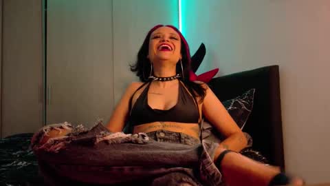 Snapshot of bambiiqueen chatting on 11.27.25 Bambi online show from 11.27.25