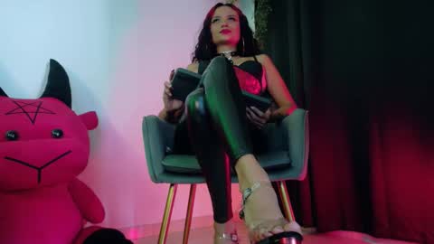 Snapshot of bambiiqueen chatting on 02.16.26 Bambi online show from 02.16.26