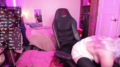 Snapshot of bambisheep_ chatting on 01.16.25 Bambi online show from 01.16.25