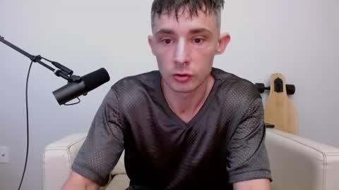 Snapshot of bananacurvesleft chatting on 06.22.26 bananacurvesleft online show from 06.22.26