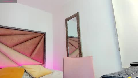 Snapshot of barbaraknox_ chatting on 10.20.25 Barbara  online show from 10.20.25